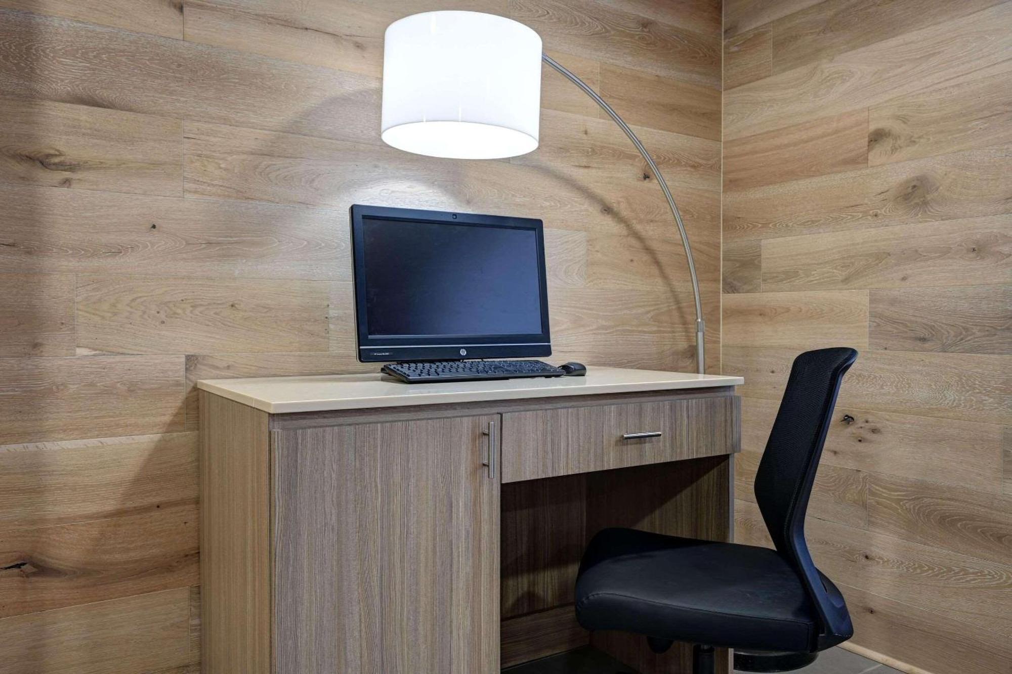 Country Inn & Suites By Radisson, Pierre, Sd Εξωτερικό φωτογραφία