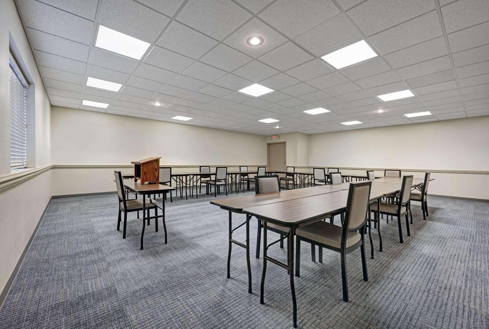 Country Inn & Suites By Radisson, Pierre, Sd Εξωτερικό φωτογραφία