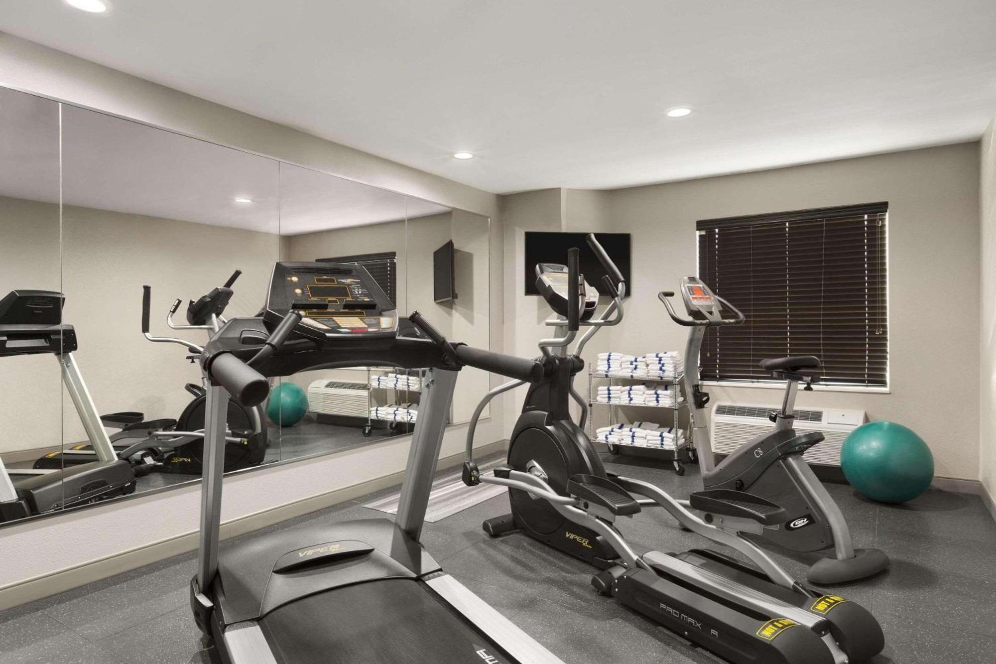 Country Inn & Suites By Radisson, Pierre, Sd Εξωτερικό φωτογραφία